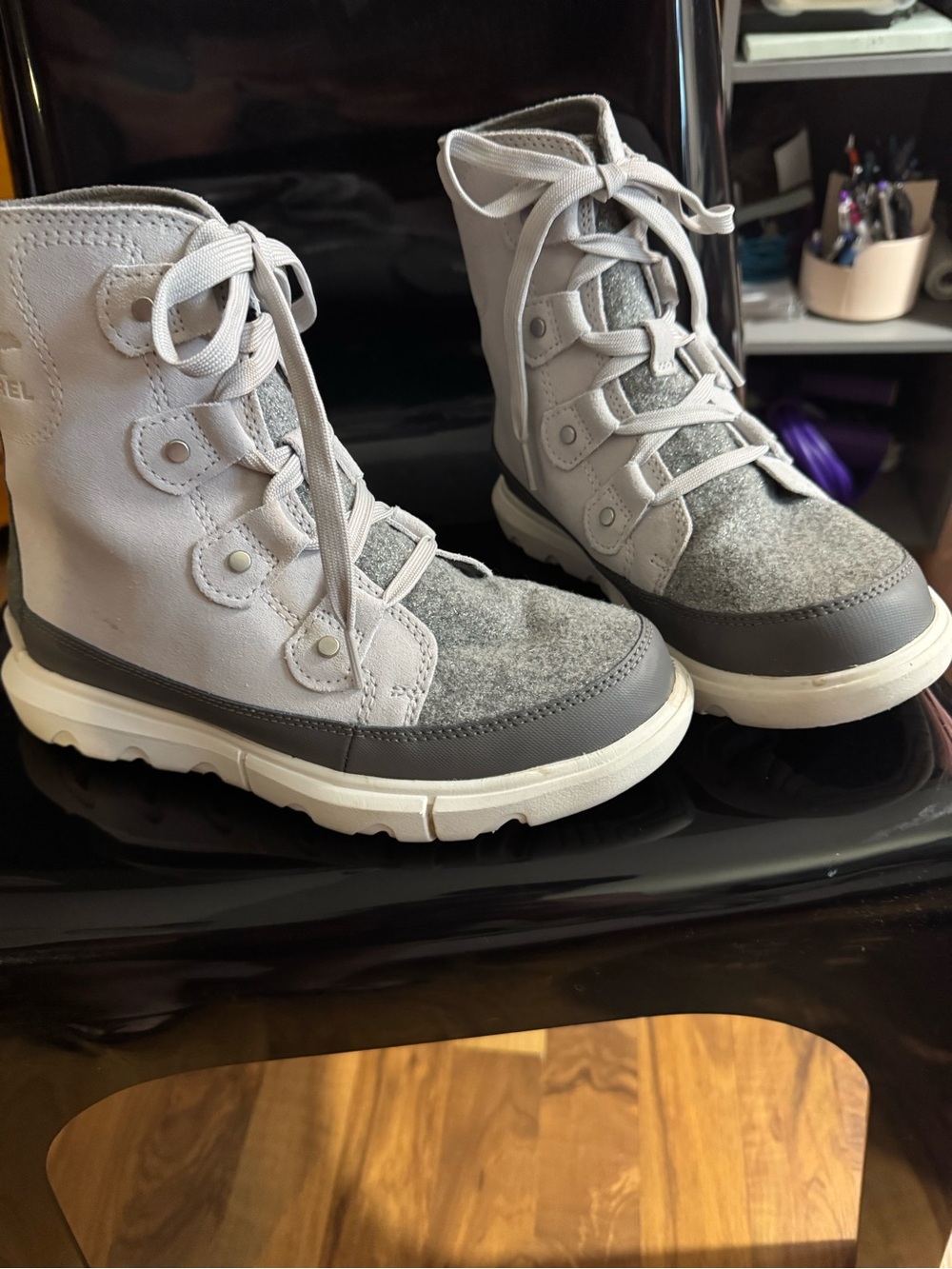Sorel women winter boots size 6
